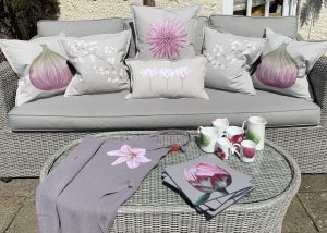 Alternative view of Tulip - pale pink